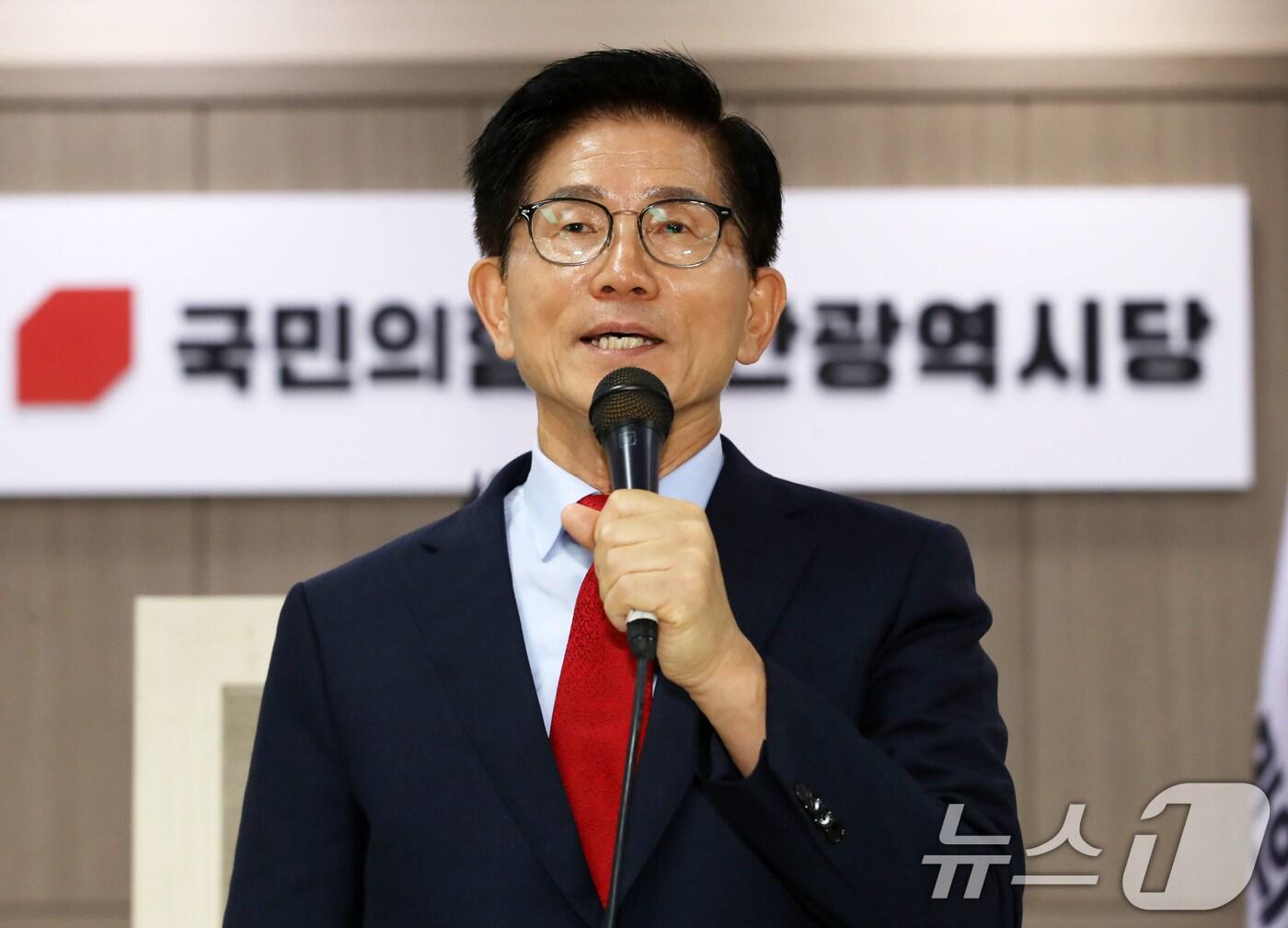 본문 이미지 - 김문수 국민의힘 당대표 후보가 5일 오후 부산 국민의힘 부산시당에서 열린 당원 간담회에서 발언하고 있다. 2025.8.5/뉴스1 ⓒ News1 윤일지 기자
