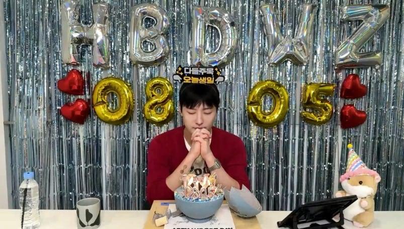 본문 이미지 - 가수 우즈 / 카카오엔터테인먼트