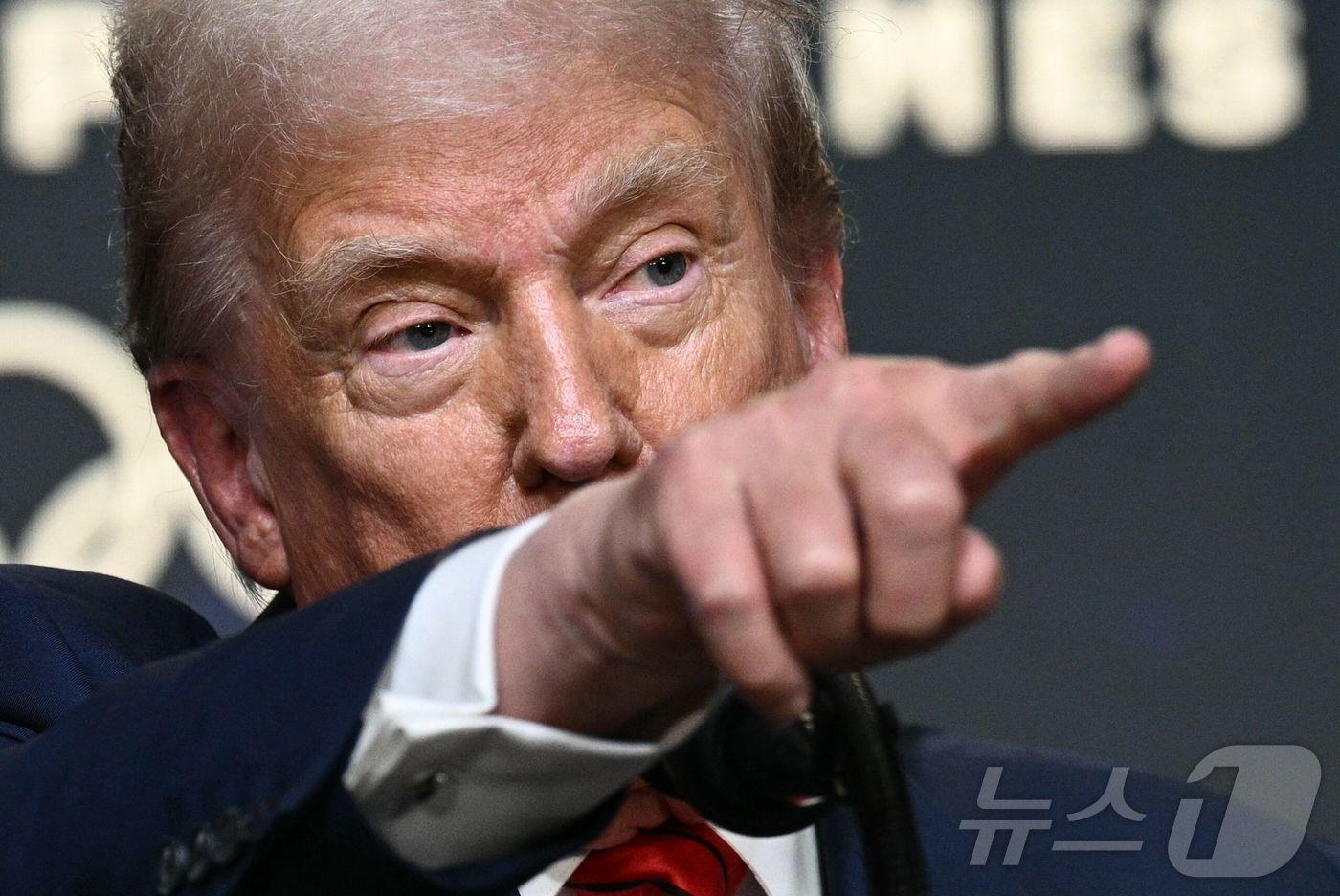 도널드 트럼프 미국 대통령이 5일&#40;현지시간&#41; 워싱턴DC 백악관에서 2028년 로스앤젤레스&#40;LA&#41; 올림픽 태스크포스를 구성하는 행정명령 서명 행사 후 질의응답을 진행하고 있다. 2025.08.05. ⓒ AFP=뉴스1 ⓒ News1 류정민 특파원