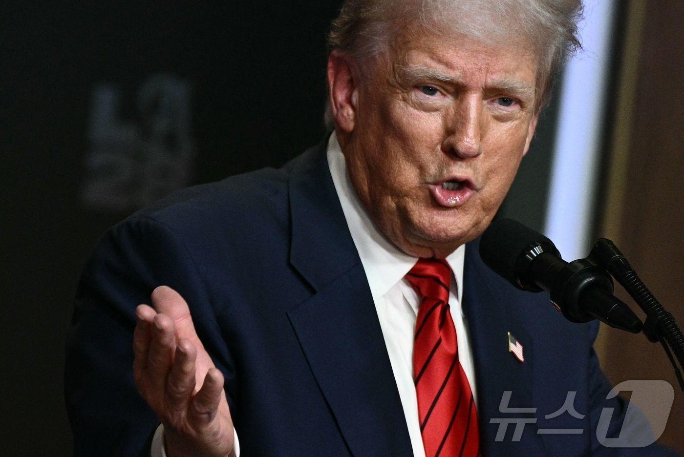 도널드 트럼프 미국 대통령이 5일&#40;현지시간&#41; 워싱턴DC 백악관 사우스 코트 오디토리움에서 2028년 로스앤젤레스&#40;LA&#41; 올림픽 태스크포스 구성에 관한 행정명령에 서명한 후 현안에 대한 기자 질문에 답하고 있다. 2025.08.05. ⓒ AFP=뉴스1 ⓒ News1 류정민 특파원