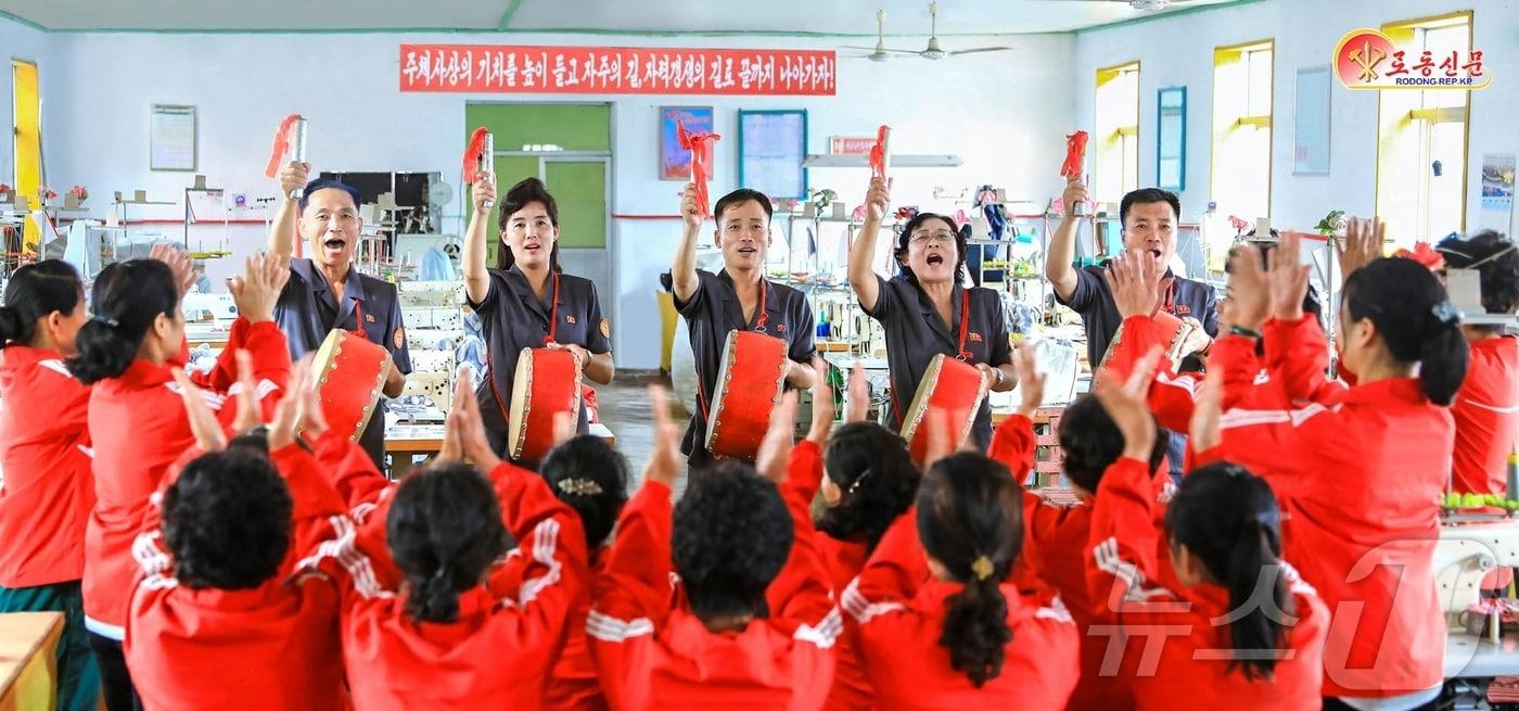 &#40;평양 노동신문=뉴스1&#41; = 북한 노동당 기관지 노동신문은 6일 신의주시 당집중강연 선전대원들이 &#34;힘 있는 선전·선동 활동으로 대중을 당 결정 관철로 불러 일으키고 있다&#34;라고 보도했다. [국내에서만 사용가능. 재배포 금지. DB 금지. For Use Only in the Republic of Korea. Redistribution Prohibited] rodongphoto@news1.kr