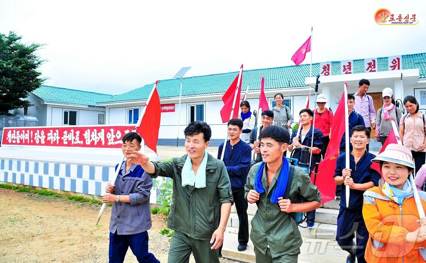 (평양 노동신문=뉴스1) = 북한 노동당 기관지 노동신문은 6일 "애국열에 끓는 청춘들의 과감한 투쟁의 불길이 우리의 전진을 가로막는 온갖 침체와 답보를 산산이 태워버릴 때 시대에 활력이 넘치고 조국은 더 빨리 전진하게 될 것"이라며 청년들의 애국심을 강조했다. [국내에서만 사용가능. 재배포 금지. DB 금지. For Use Only in the Republic of Korea. Redistribution Prohibited] rodongphoto@news1.kr