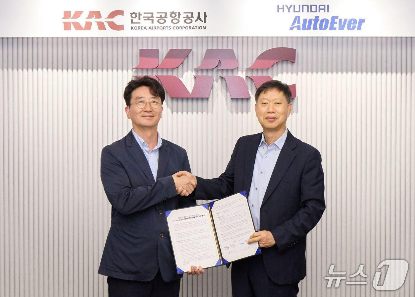 본문 이미지 - 현대오토에버는 한국공항공사와 주차서비스 및 공항 이용객 편의 제공을 위한 업무협을 체결했다.(현대오토에버 제공) 