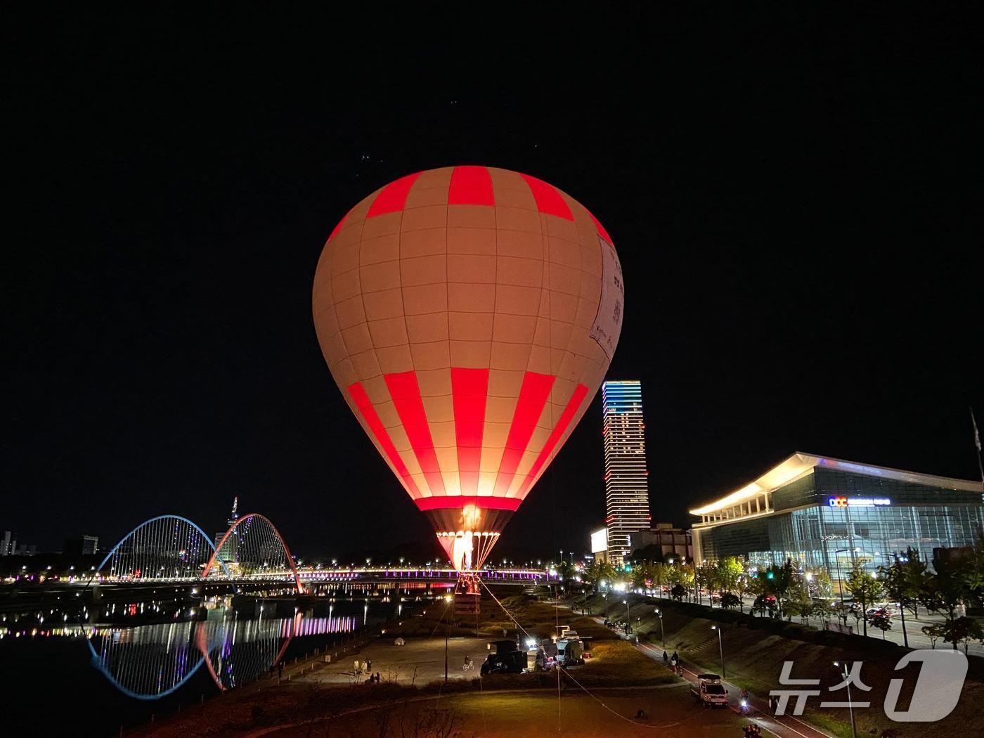 본문 이미지 - 드림 열기구 나잇 모습.(대전관광공사 제공. 재판매 및 DB금지)/뉴스1