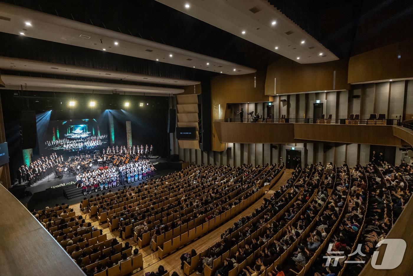 지난 1월 18일 열린 용인포은아트홀 재개관 기념 공연 때 모습.(용인시 제공)