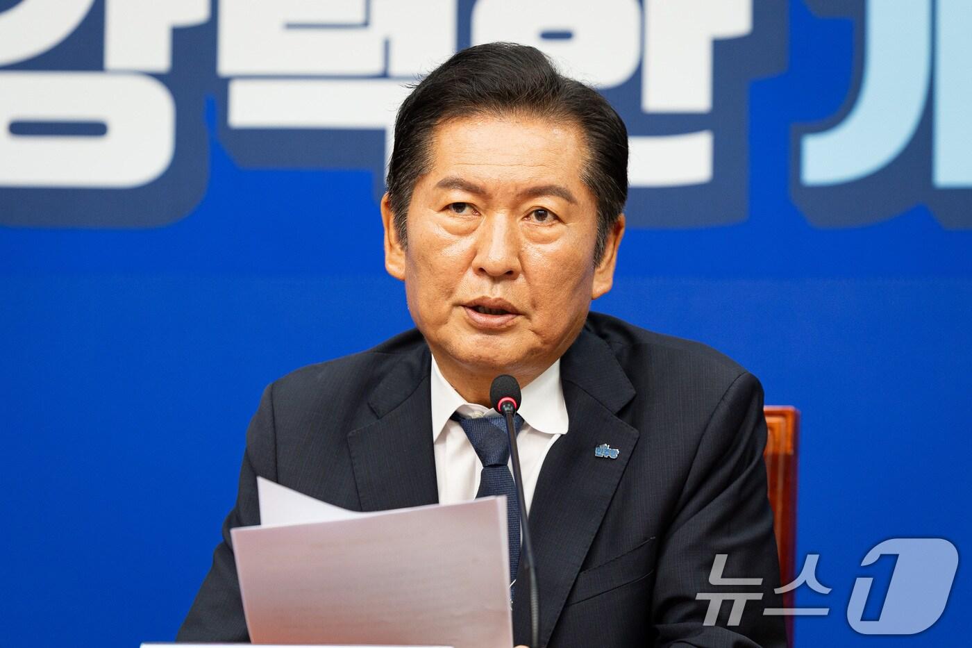 정청래 더불어민주당 대표가 6일 서울 여의도 국회에서 열린 최고위원회의에서 모두 발언을 하고 있다. 2025.8.6/뉴스1 ⓒ News1 유승관 기자