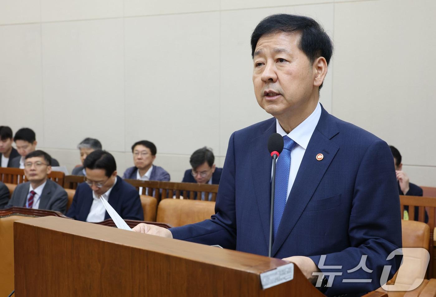구윤철 경제부총리 겸 기획재정부 장관이 6일 오전 서울 여의도 국회에서 열린 기획개정위원회 전체회의에 출석해 인사말을 하고 있다. 2025.8.6/뉴스1 ⓒ News1 이광호 기자
