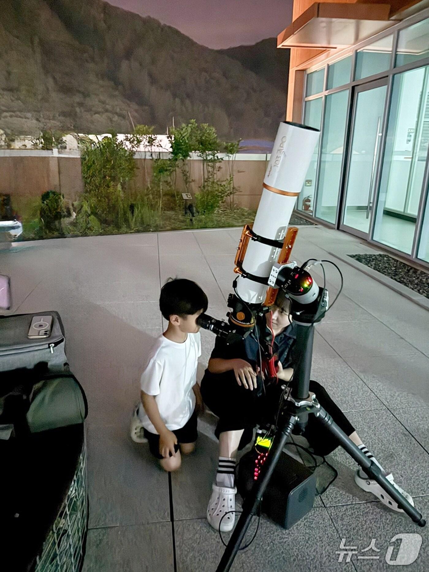 본문 이미지 - 충북 괴산군립도서관 여름방학 '책과 연계한 프로그램' 운영 모습.(괴산군 제공)/뉴스1