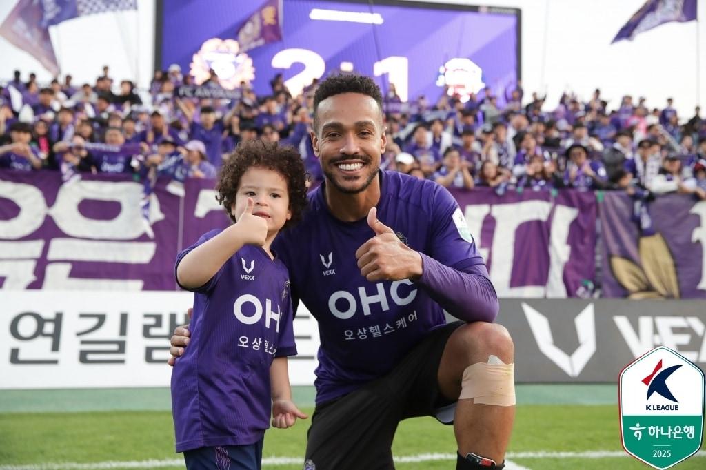 본문 이미지 - 10골로 득점 2위에 오른 안양 모따 &#40;한국프로축구연맹 제공&#41;