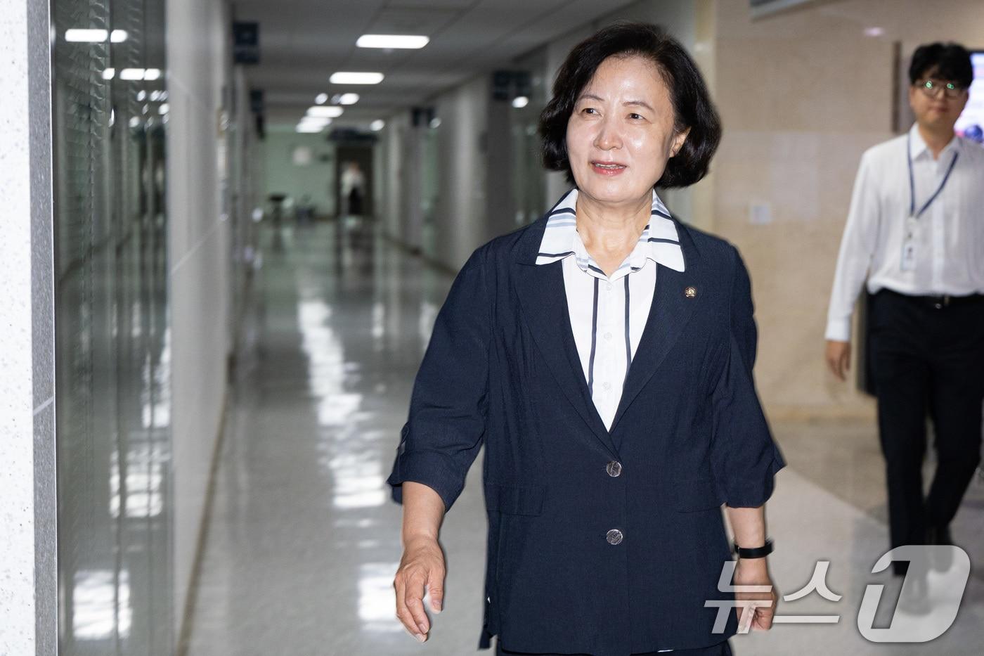 국회 법제사법위원장에 내정된 추미애 더불어민주당 의원이 6일 서울 여의도 국회 의원회관 사무실로 들어서고 있다.  2025.8.6/뉴스1 ⓒ News1 유승관 기자