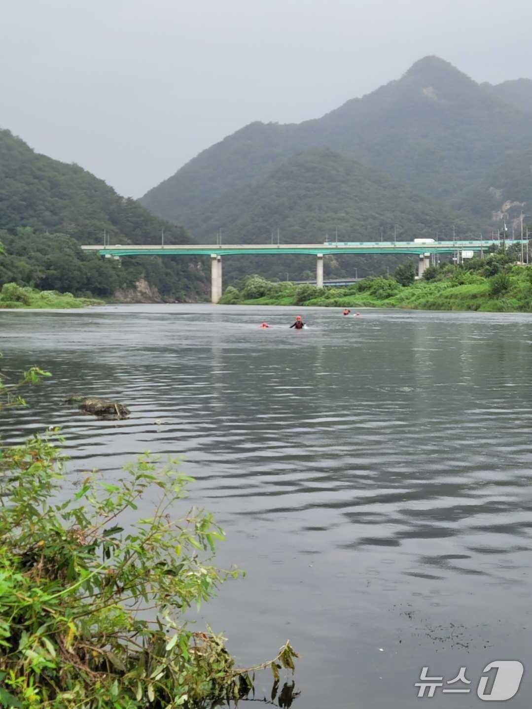 본문 이미지 - 강원 원주 지정면 월송리 섬강 사고 현장.(강원도소방본부 제공, 재판매 및 DB금지)