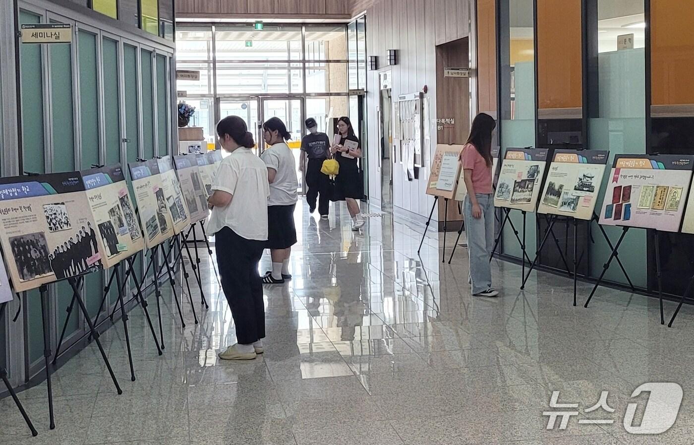 진천군 광복 80주년 기념 한국 근현대사 전시 모습.(진천군 제공)/뉴스1