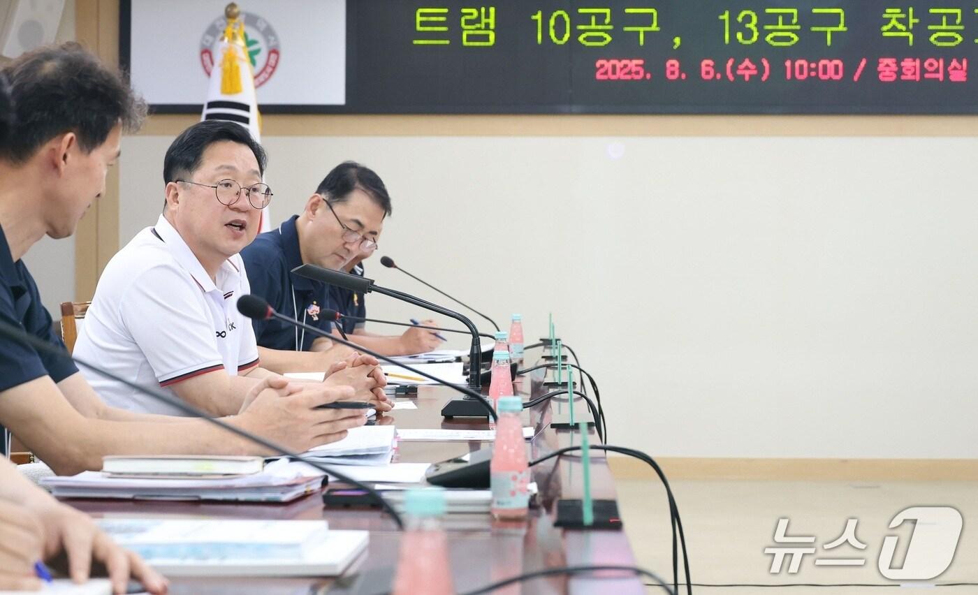 이장우 대전시장이 도시철도 2호선 건설공사 추진 보고회를 주재하고 있다.&#40;대전시 제공. 재판매 및 DB금지&#41;/뉴스1