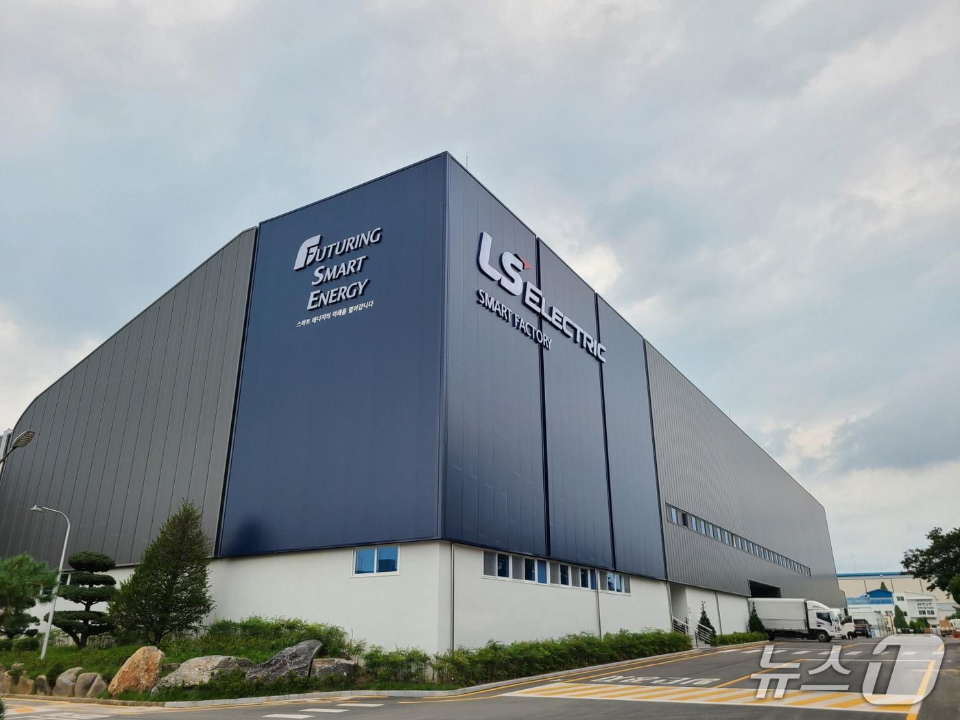 본문 이미지 - LS일렉트릭 청주 스마트공장 전경 (사진제공 = LS) 