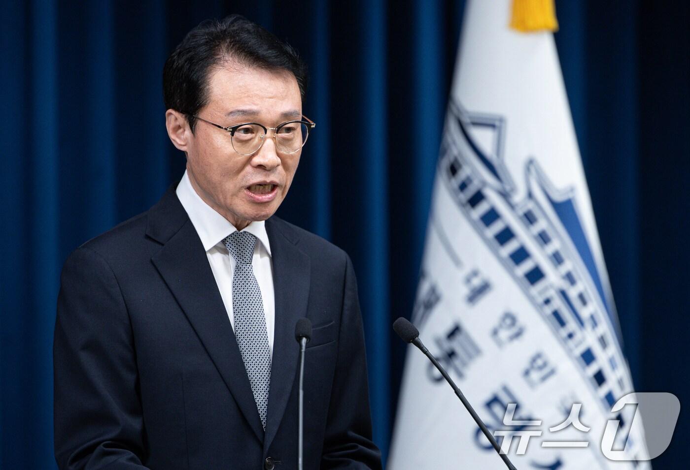 이규연 대통령실 홍보소통수석이 6일 서울 용산 대통령실 청사에서 방송법 관련 논평을 하고 있다. ⓒ News1 이재명 기자