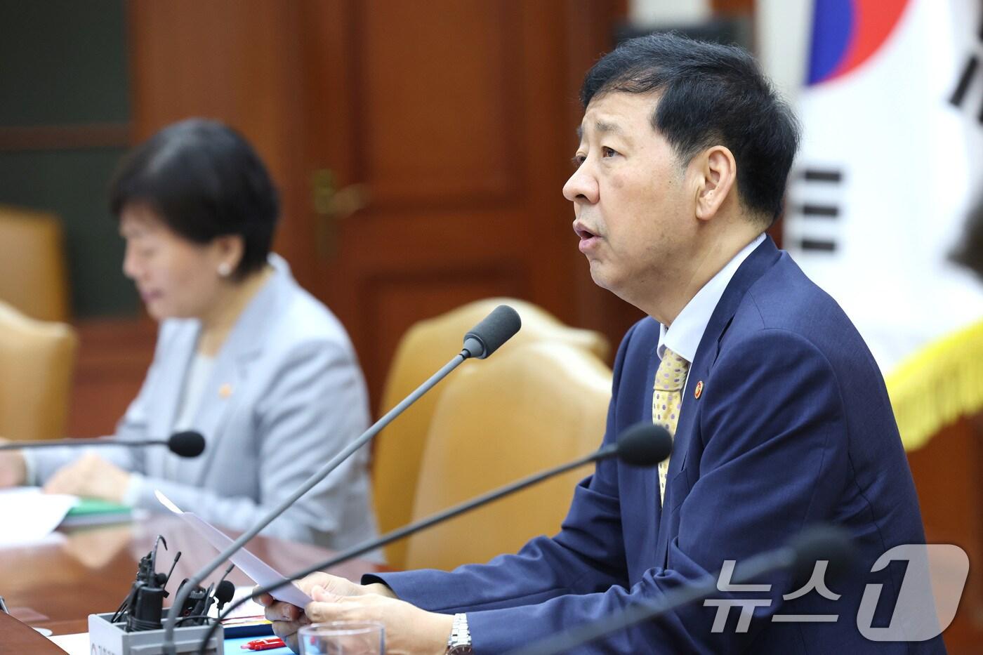 구윤철 경제부총리 겸 기획재정부 장관이 7일 오전 서울 종로구 정부서울청사에서 열린 경제관계장관회의에서 모두발언을 하고 있다. 2025.8.7/뉴스1 ⓒ News1 임세영 기자