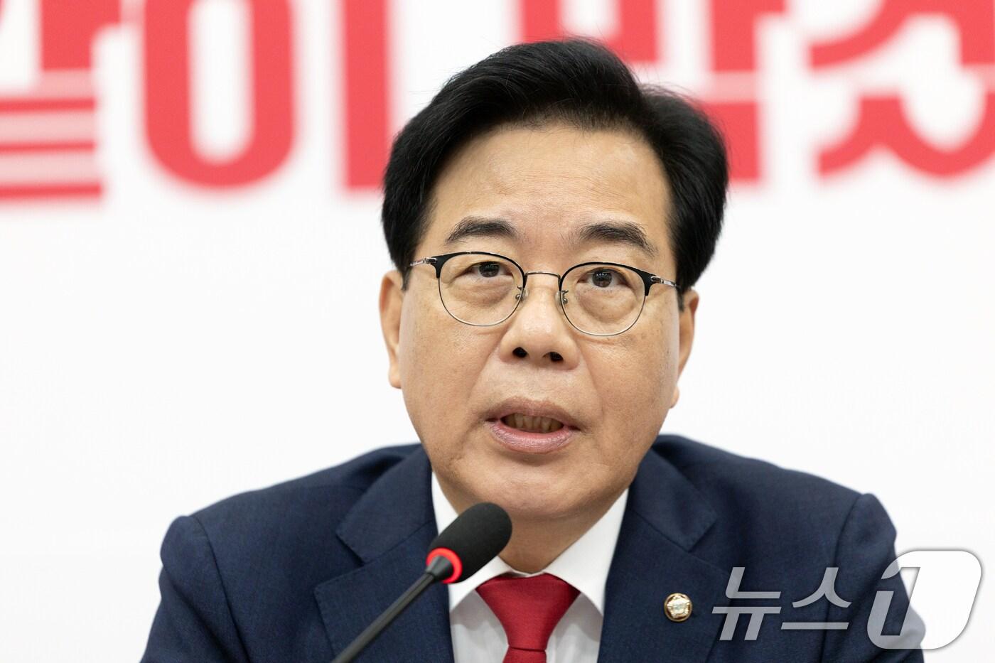 송언석 국민의힘 비상대책위원장 겸 원내대표가 7일 오전 서울 여의도 국회에서 열린 비상대책위원회의에 참석해 모두발언하고 있다. 2025.8.7/뉴스1 ⓒ News1 이승배 기자