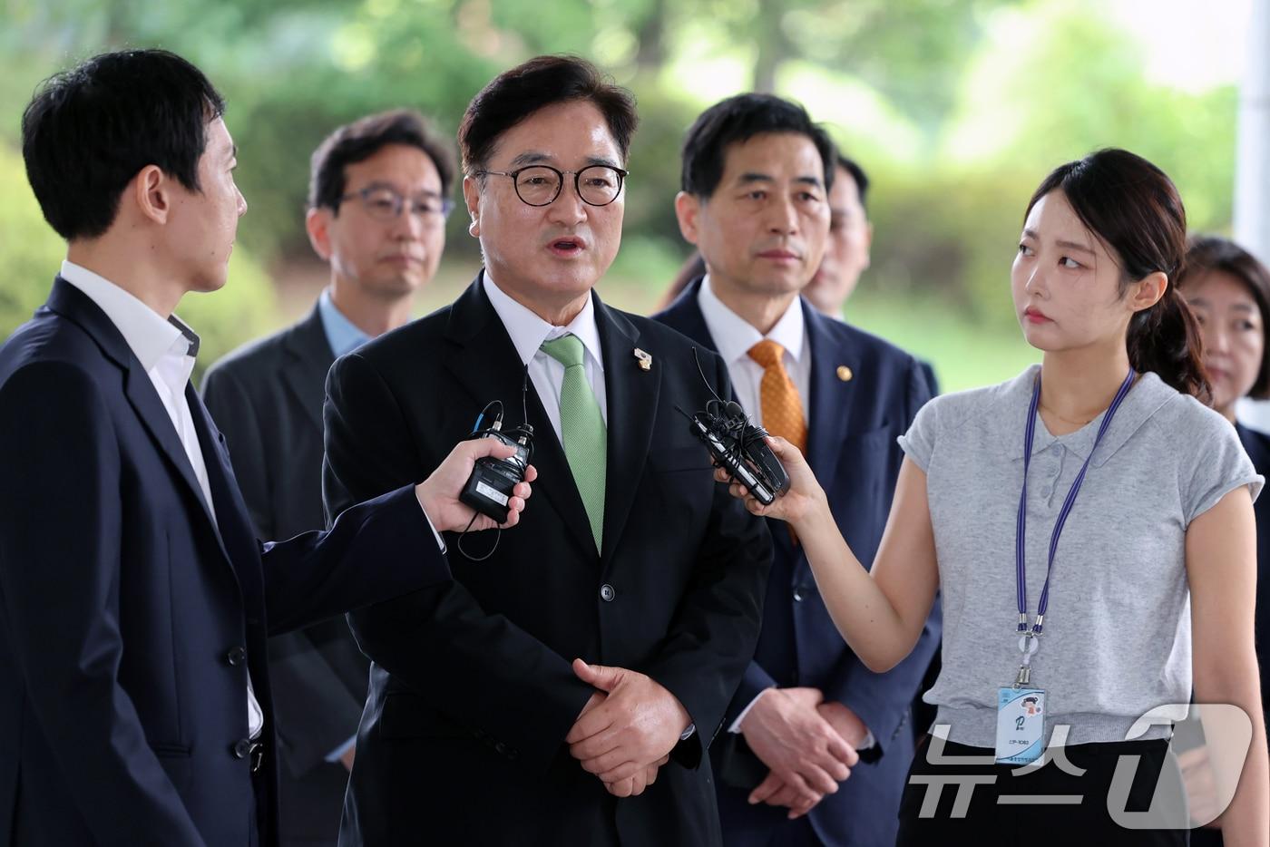 우원식 국회의장이 7일 오전 서울 서초구 서울고등검찰청에 마련된 내란특검&#40;특별검사 조은석&#41;으로 참고인 조사를 위해 출석, 취재진 질문에 답하고 있다. 2025.8.7/뉴스1 ⓒ News1 황기선 기자
