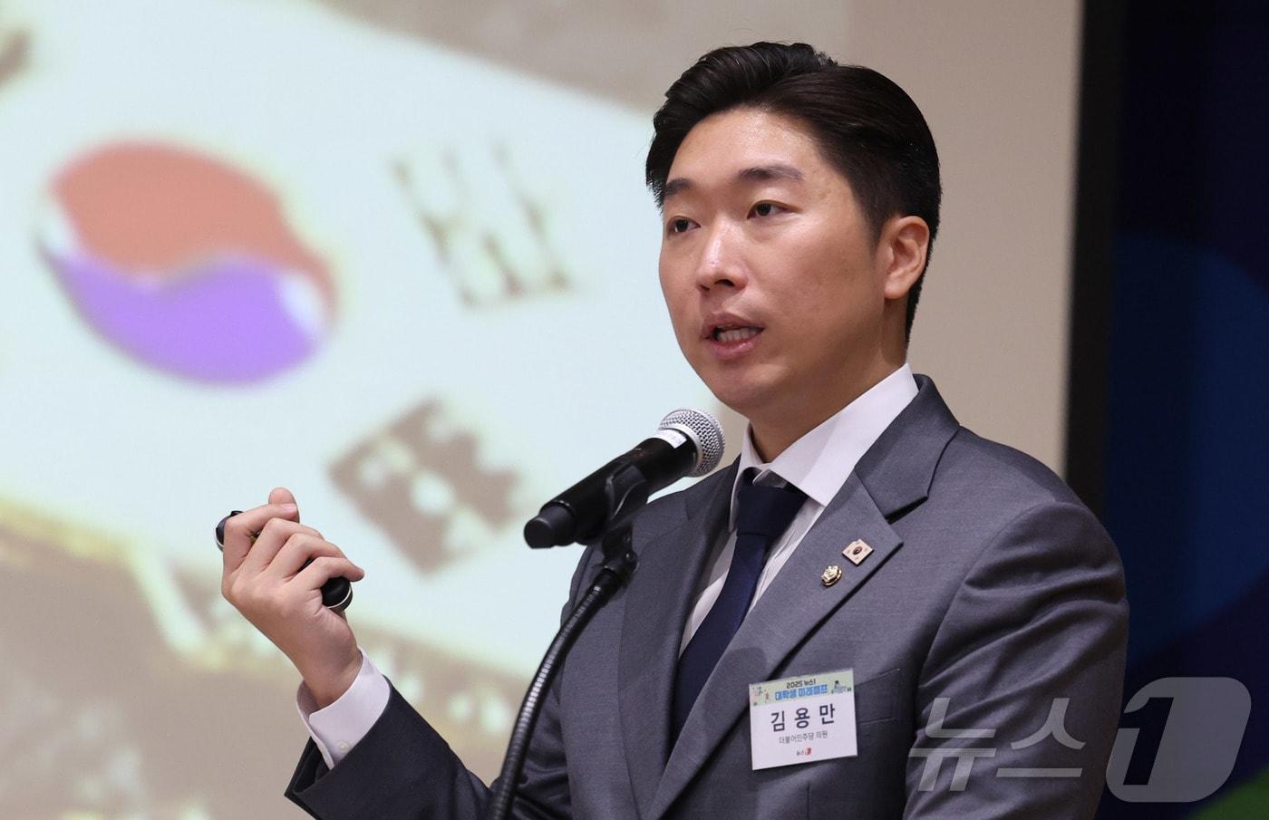 본문 이미지 - 김용만 더불어민주당 의원. ⓒ 뉴스1 박지혜 기자