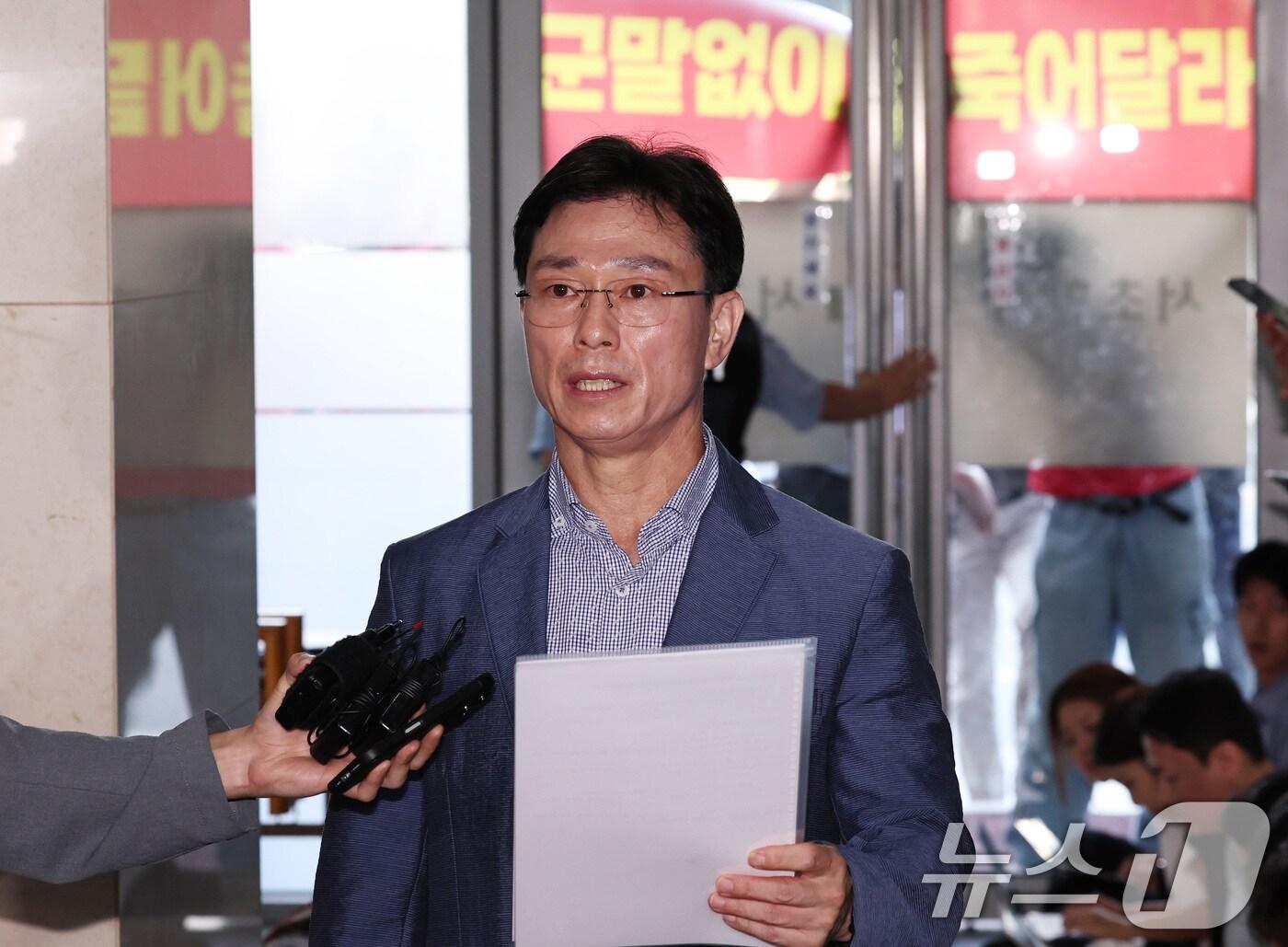 본문 이미지 - 업무상 과실치사 혐의로 고발된 임성근 전 해병대 1사단장이 7일 오전 피의자 신분으로 조사를 받기 위해 서울 서초동 순직해병특검팀으로 출석, 입장을 밝히고 있다. 2025.8.7/뉴스1 ⓒ News1 구윤성 기자