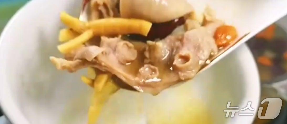 본문 이미지 - 양 태반으로 조리한 요리. (사진 출처=하오칸스핀)