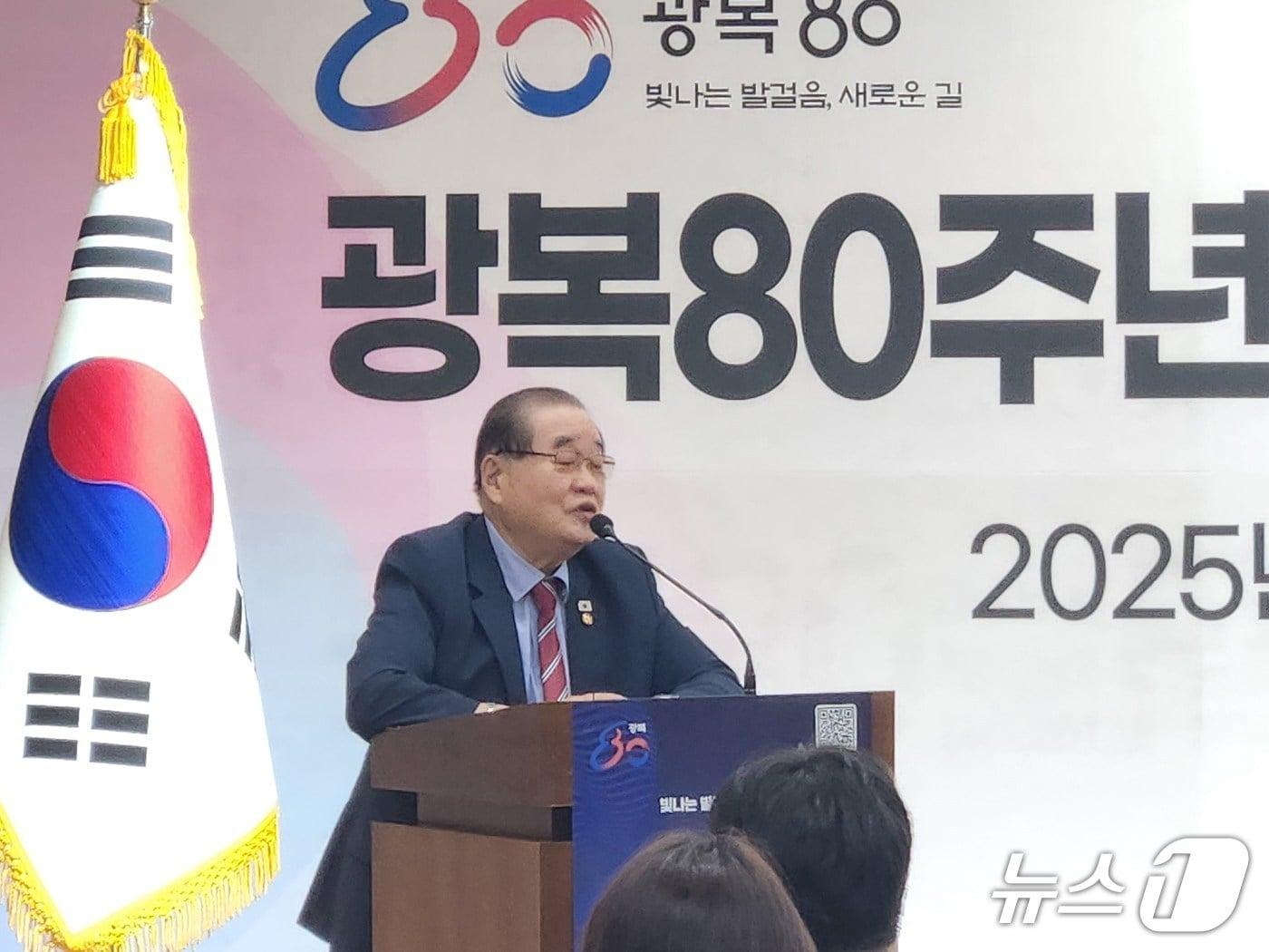 본문 이미지 - 이종찬 광복회장이 7일 서울 여의도 광복회관에서 광복 80주년 기념 '광복 대행진' 행사를 설명하고 있다./뉴스1 ⓒ News1