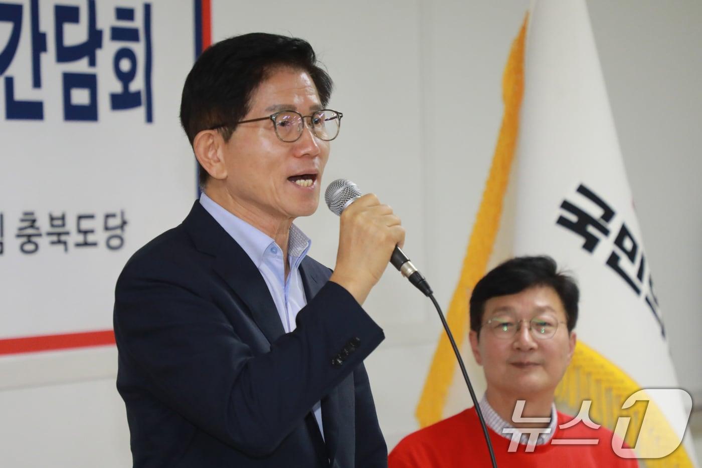 김문수 국민의힘 당대표 후보가 7일 충북 청주 충북도당에서 당원 간담회를 하고 있다. 2025.8.7/뉴스1 ⓒ News1 김용빈 기자