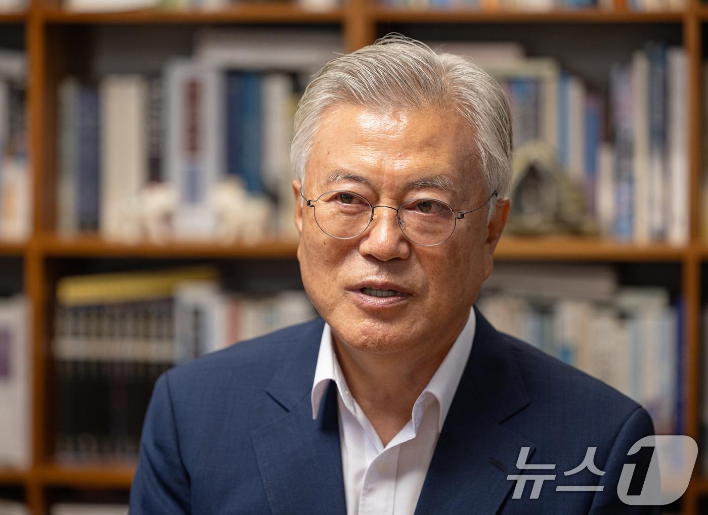 본문 이미지 - 문재인 전 대통령. &#40;더불어민주당 제공. 재판매 및 DB금지&#41; 2025.8.7/뉴스1