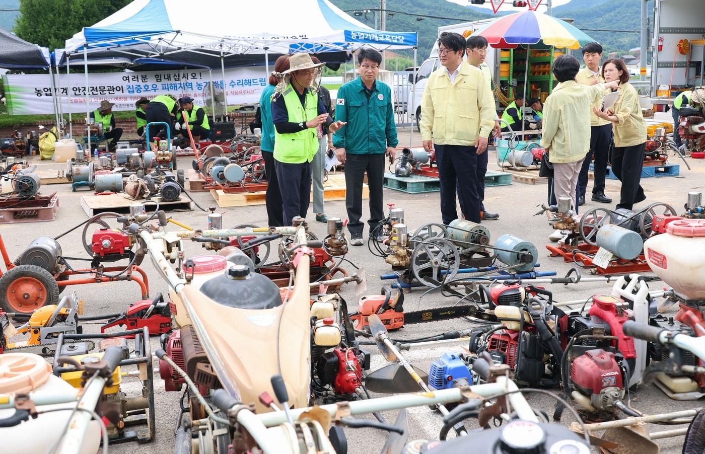 권재한 농촌진흥청장이 7일 경상남도 산청군에서 농기계 수리 현장을 점검하고 있다. &#40;농촌진흥청 제공&#41; 2025.08.07 /뉴스1