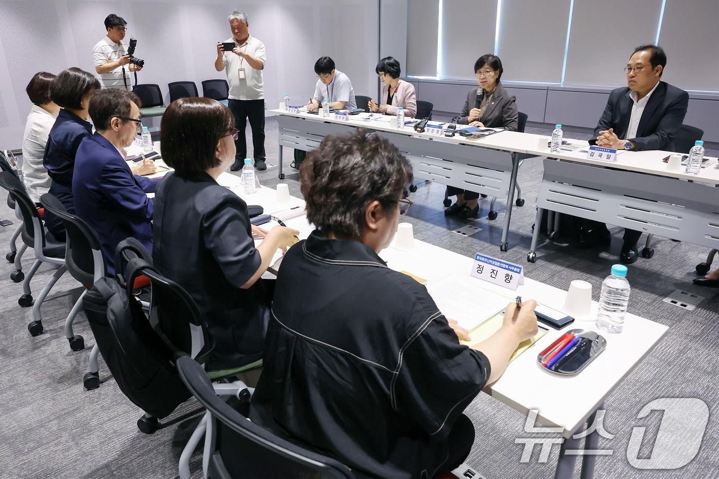 정은경 보건복지부 장관이 7일 오후 서울 강남구 상성생명 일원동 빌딩에서 열린 '환자·소비자단체 현장 간담회'에서 모두발언을 하고 있다. 2025.8.7/뉴스1 ⓒ News1 민경석 기자
