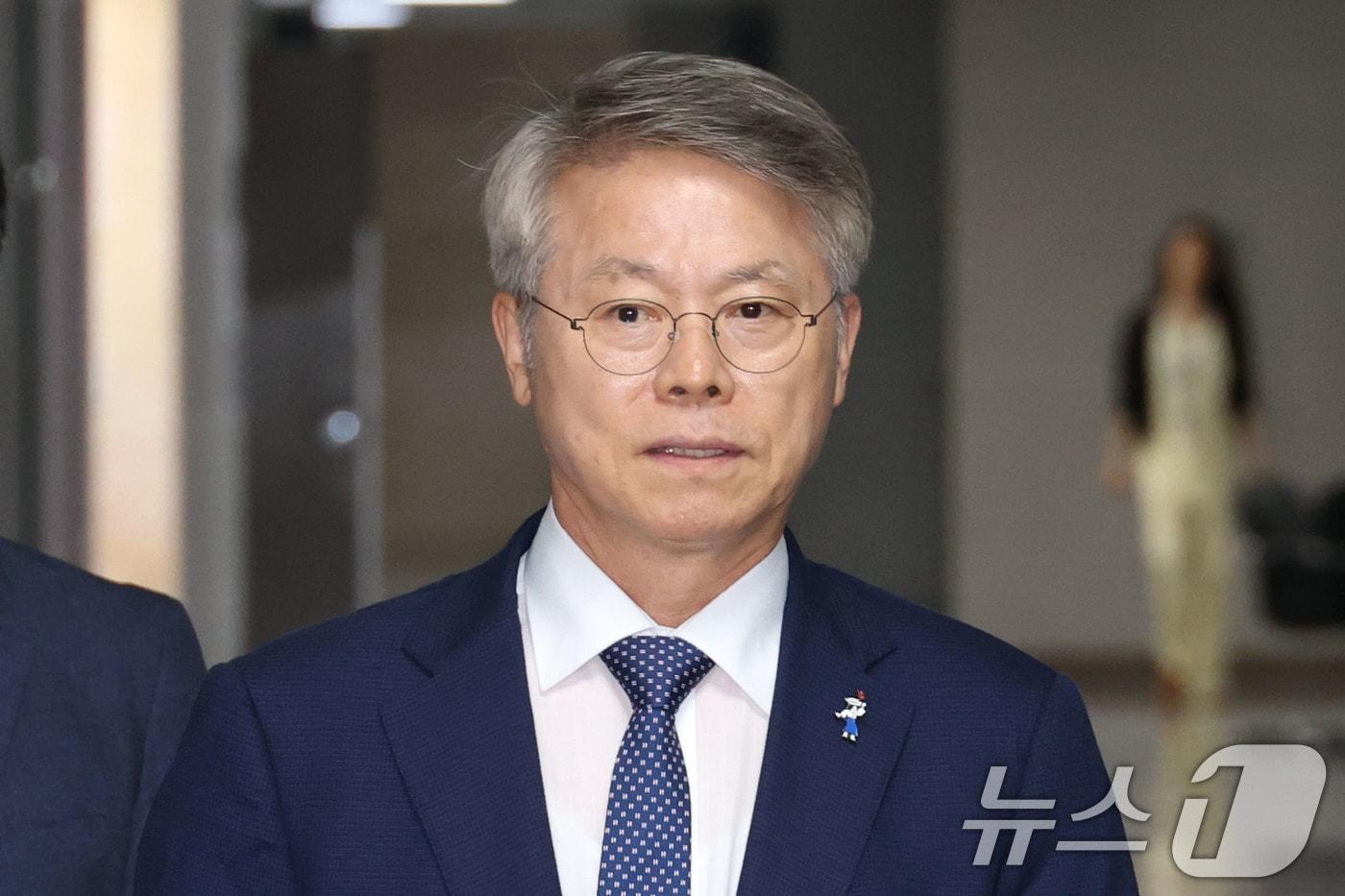 더불어민주당 국민주권 검찰정상화 특별위원회 위원장인 민형배 의원이 7일 오후 서울 여의도 국회 의원회관에서 열린 검찰개혁 관련 당·정·대&#40;여당·정부·대통령실&#41; 협의에 참석하고 있다. 2025.8.7/뉴스1 ⓒ News1 이광호 기자