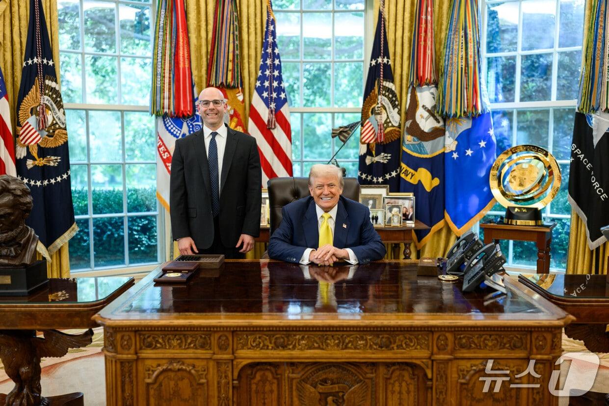 본문 이미지 - 도널드 트럼프 미국 대통령이 7일(현지시간) 애드리아나 쿠글러 연방준비제도(Fed) 이사 자리에 스티븐 미란 백악관 경제자문위원회 위원장을 임명했다. (출처=도널드 트럼프 트루스소셜) 2025.8.7./뉴스1