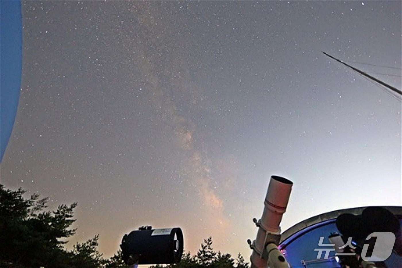 충북 증평 좌구산천문대 유성우 관측 모습.&#40;증평군 제공&#41;/뉴스1