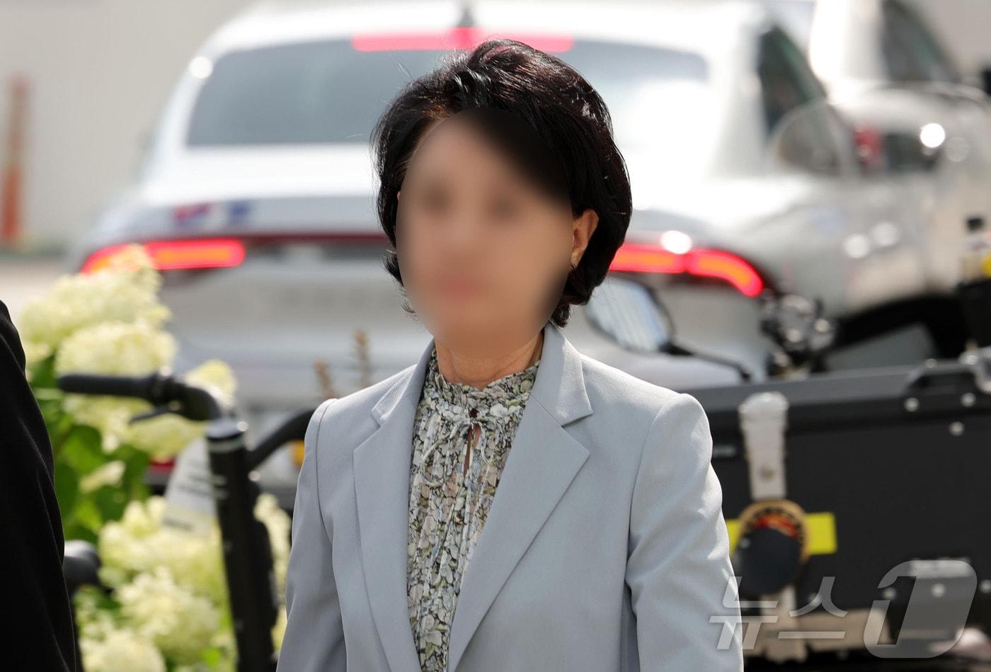 '건진법사 청탁' 관련 한학자 통일교 총재 비서실장인 정모 씨가 8일 오전 서울 종로구에 마련된 김건희 특검팀(특별검사 민중기) 사무실로 소환 조사에 출석하고 있다. (공동취재) 2025.8.8/뉴스1 ⓒ News1 박정호 기자