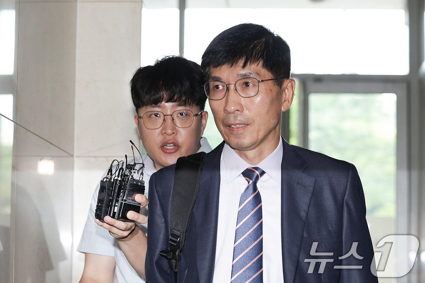 본문 이미지 - 임기훈 전 국방비서관(국방대학교 총장)이 지난달 8일 오전 서울 서초구 이명현 순직해병특검팀에 참고인 신분으로 조사를 받기 위해 출석하고 있다. 2025.8.8/뉴스1 ⓒ News1 신웅수 기자