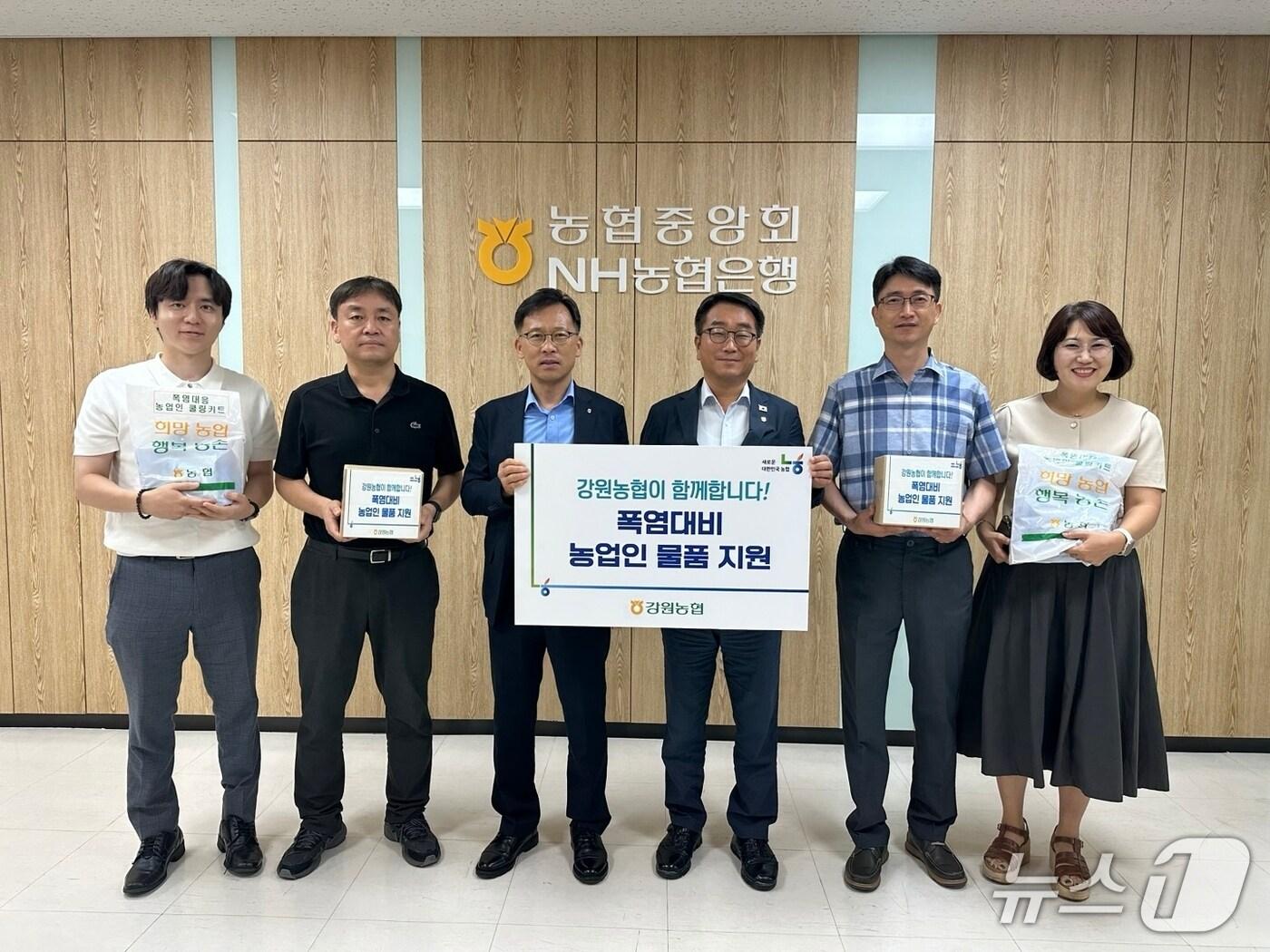 본문 이미지 - 폭염 대응 물품 긴급 지원.(농협 강원본부 제공. 재판매 및 DB금지)/뉴스1