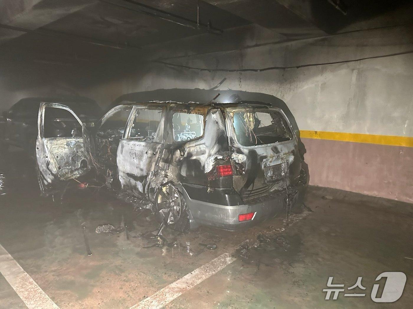 본문 이미지 - 천안시 서북구 쌍용동 지하주차장 차량 화재 현장. (천안서북소방서 제공, 재판매 및 DB금지) / 뉴스1