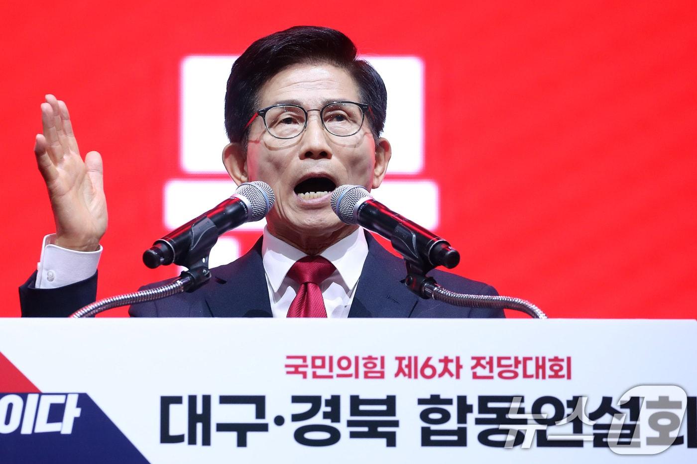 김문수 국민의힘 당 대표 후보가 8일 오후 대구 북구 엑스코에서 열린 국민의힘 제6차 전당대회 대구·경북 합동연설회에서 정견발표를 하고 있다. 2025.8.8/뉴스1 ⓒ News1 공정식 기자