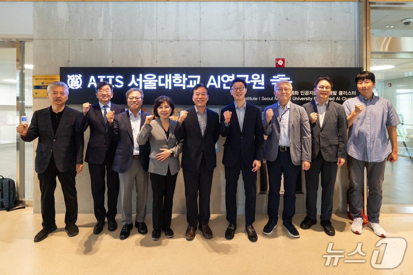 7일 국정기획위원회 경제1분과 인사들이 서울대 AI연구소를 방문했다.&#40;서울대 제공&#41;