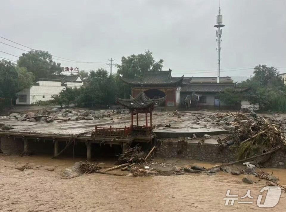 본문 이미지 - 폭우가 내린 간쑤성 싱룽산 지역. &#40;웨이보 갈무리&#41;