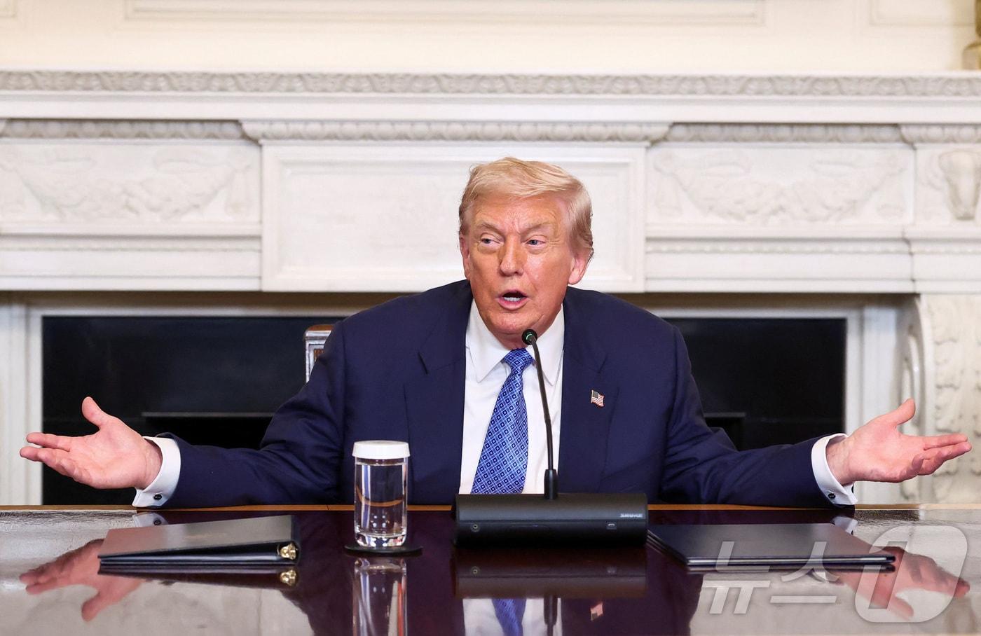 도널드 트럼프 미국 대통령이 8일(현지시간) 워싱턴DC 백악관에서 니콜 파시얀 아르메니아 총리, 일함 알리예프 아제르바이잔 대통령과 3국 정상회담에서 발언하고있다. 2025.08.08. ⓒ 로이터=뉴스1 ⓒ News1 류정민 특파원