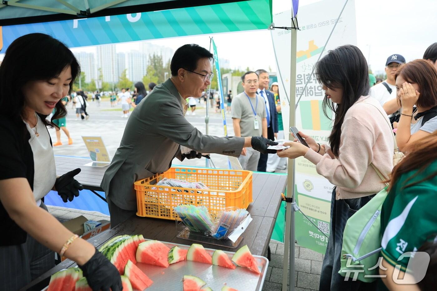 고창군-전북현대축구단 농특산품 홍보행사 .&#40;고창군 제공. 재판매 및 DB금지&#41;