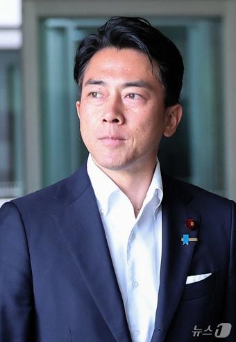 본문 이미지 - 일본의 차기 총리 후보로 유력하게 거론되는 고이즈미 신지로 일본 농림수산상./뉴스1 ⓒ News1 김성진 기자