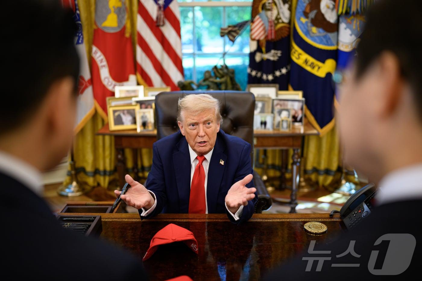 지난 8월 25일&#40;현지시간&#41; 도널드 트럼프 미국 대통령이 이재명 대통령과의 워싱턴DC 백악관 오찬 회담 후 오벌오피스&#40;미 대통령 집무실&#41;에서 이어간 만남에서 발언하고 있다. 2025.08.31.&#40;백악관 제공. 재판매 및 DB금지&#41; ⓒ News1 류정민 특파원