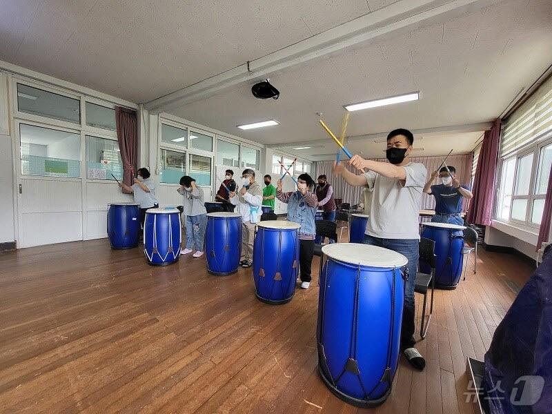 본문 이미지 - 경북교육청은 1일 폐교를 지역사회 발전과 공동체 회복의 거점으로 활용하기 위해 다양한 주체들과 협력을 확대하고 있다.(경북교육청 제공,재판매 및 DB 금지) /뉴스1