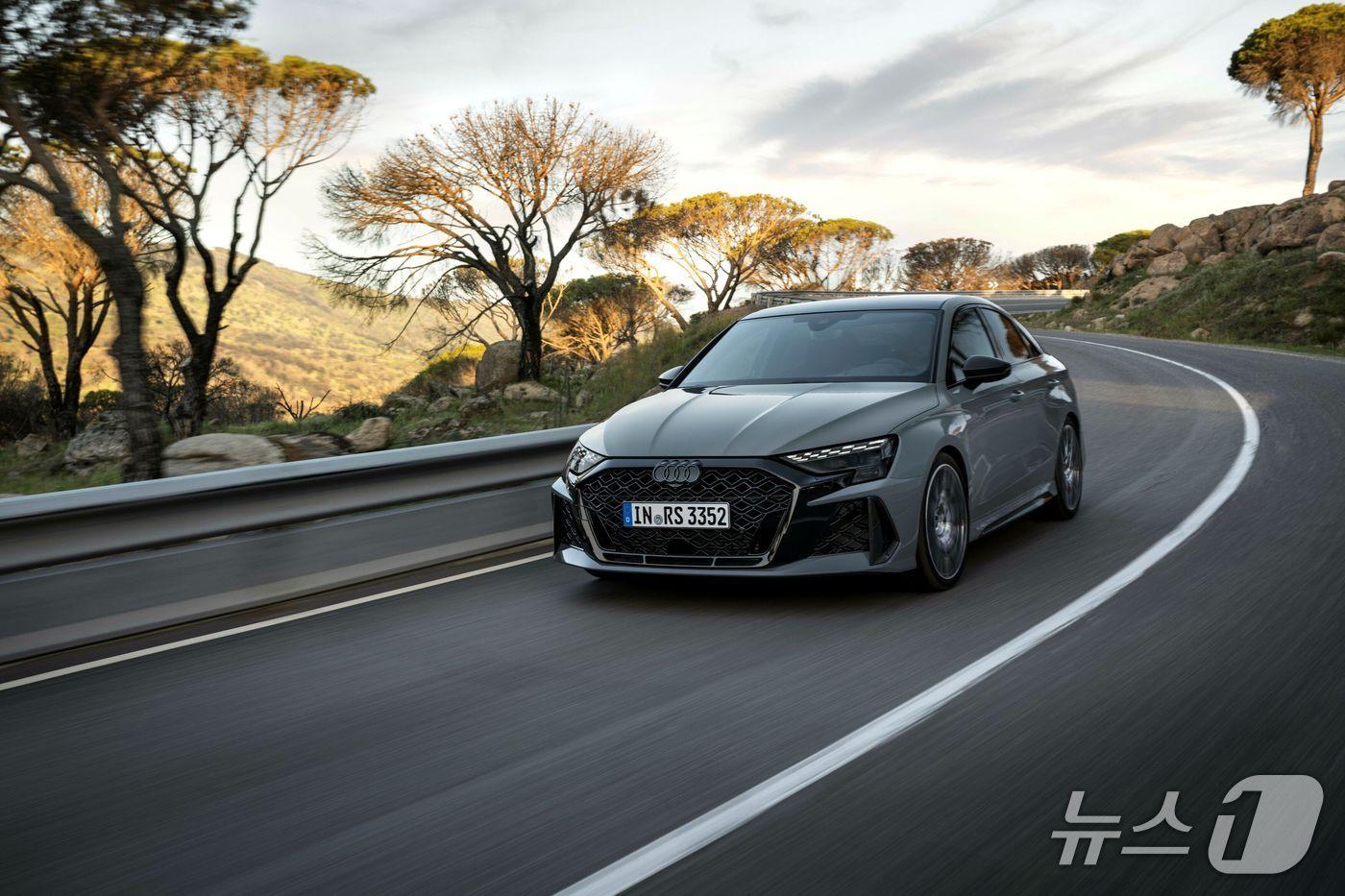 더 뉴 아우디 RS 3