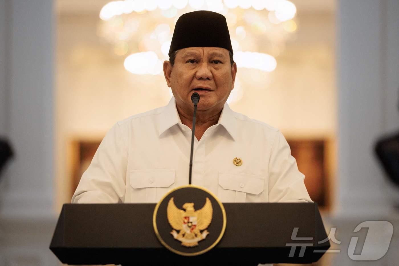 31일(현지시간) 프라보워 수비안토 인도네시아 대통령이 자카르타 대통령궁에서 주요 정당 대표들과 만난 후 기자회견을 하고 있다. 2025.08.31 ⓒ AFP=뉴스1 ⓒ News1 김지완 기자