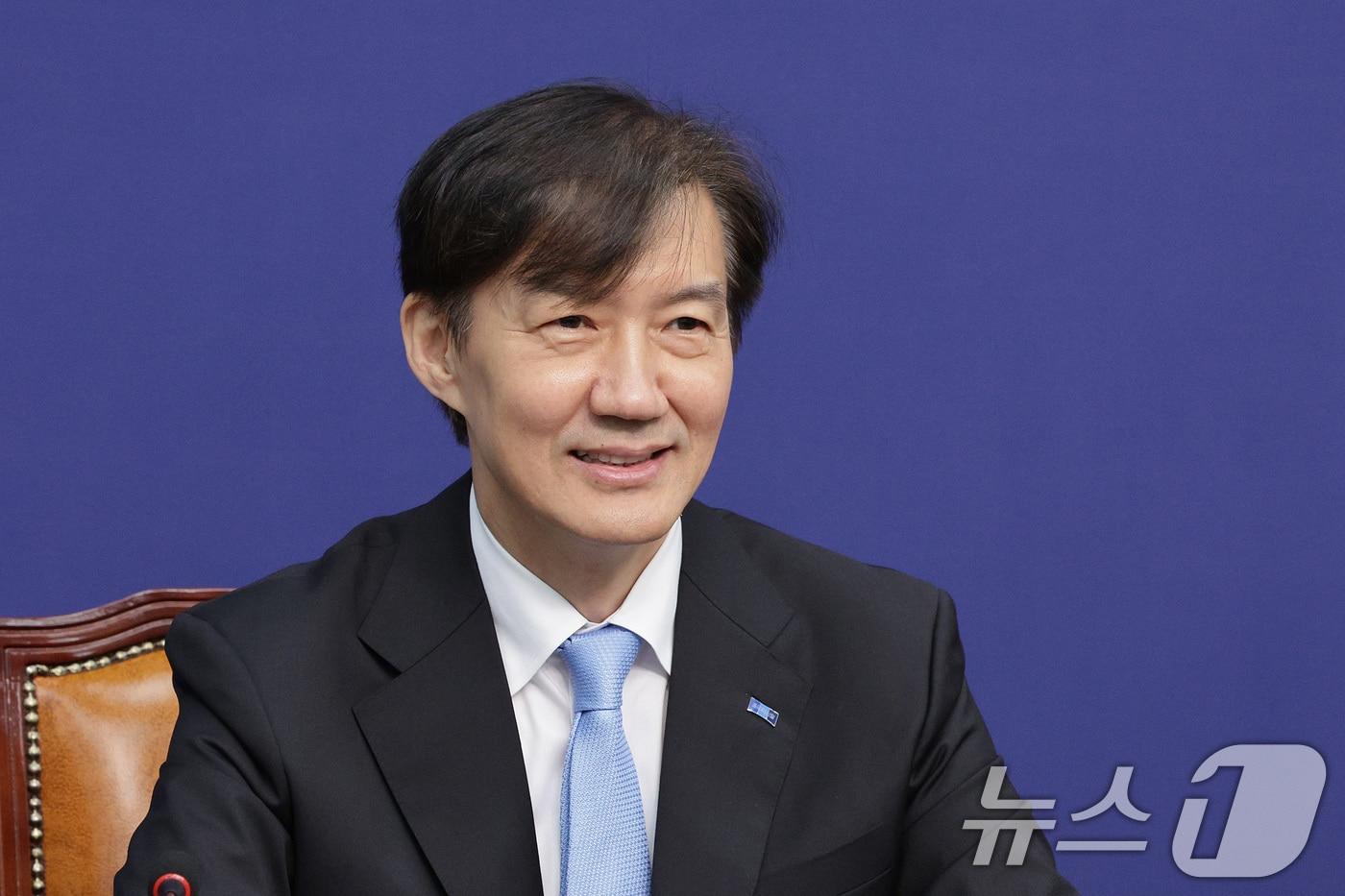 조국 조국혁신당 혁신정책연구원장이 지난 1일 오전 서울 여의도 국회에서 열린 조국혁신당 최고위원회의에서 미소짓고 있다. 2025.9.1/뉴스1 ⓒ News1 신웅수 기자