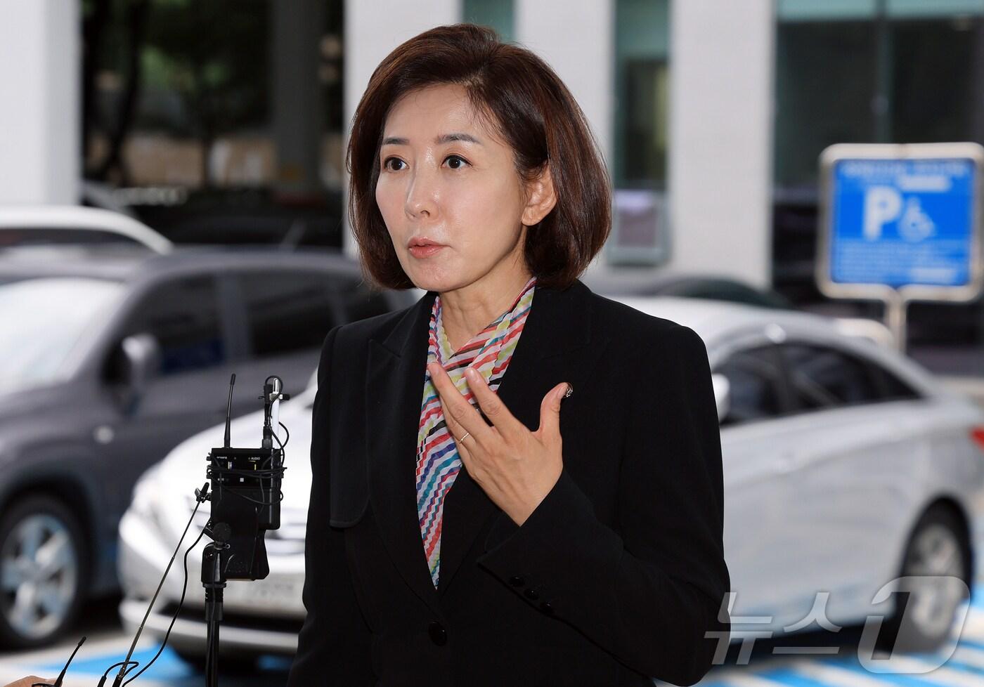 나경원 국민의힘 의원이 1일 오전 서울 양천구 남부지법에서 열린 패스트트랙 1심 공판에 출석하며 취재진 질문에 답변하고 있다. 2025.9.1/뉴스1 ⓒ News1 김진환 기자