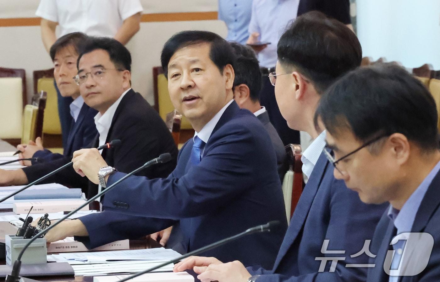 구윤철 경제부총리 겸 기획재정부 장관이 1일 서울 종로구 정부서울청사에서 열린 공공기관운영위원회 회의에서 모두발언을 하고 있다. 2025.9.1/뉴스1 ⓒ News1 임세영 기자